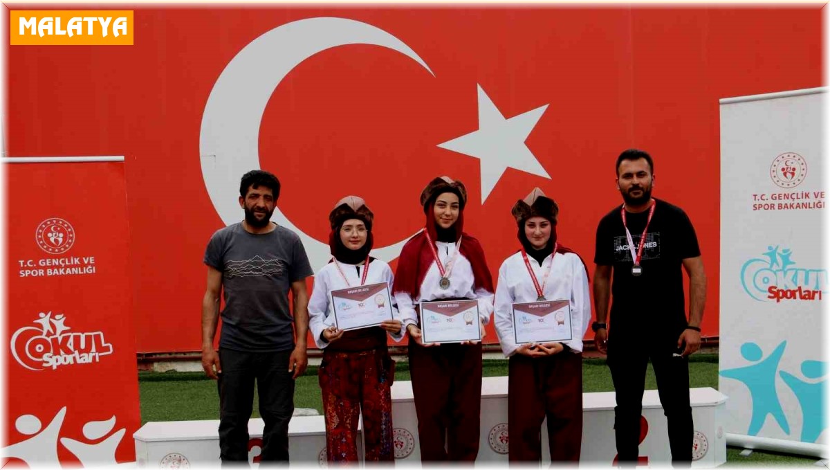 Darendeli kız öğrenciler Türkiye Şampiyonası'nda finale kaldı