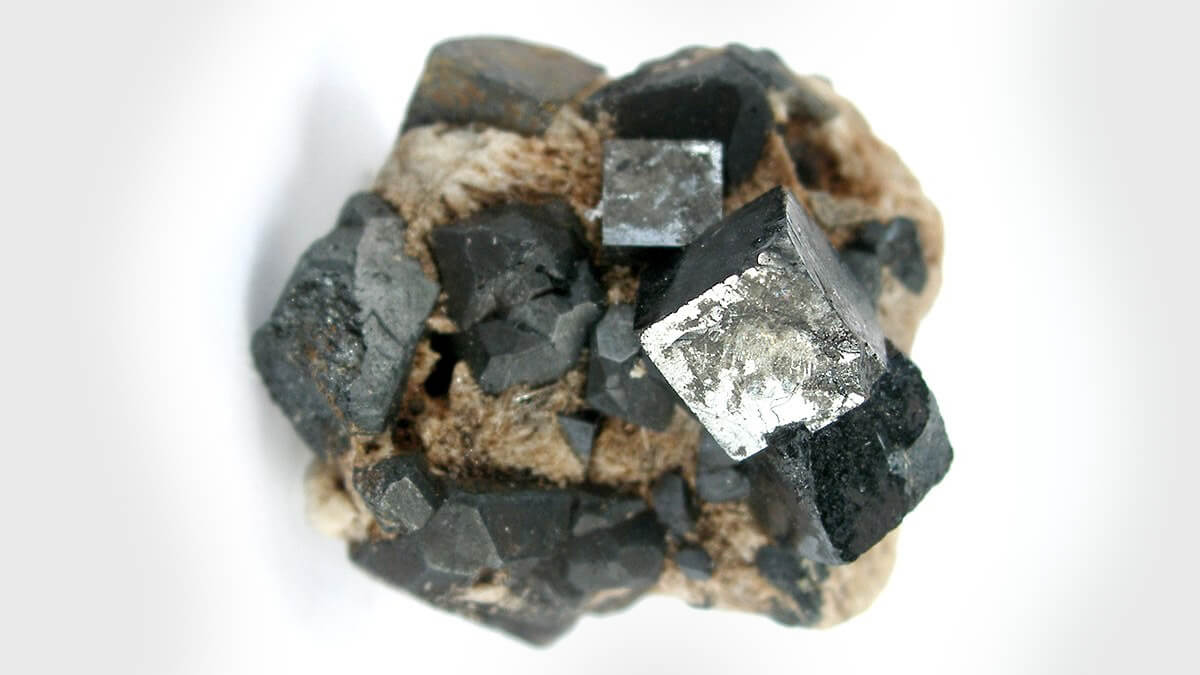 Perovskit: Dünya'nın İçindeki Muazzam Mineral