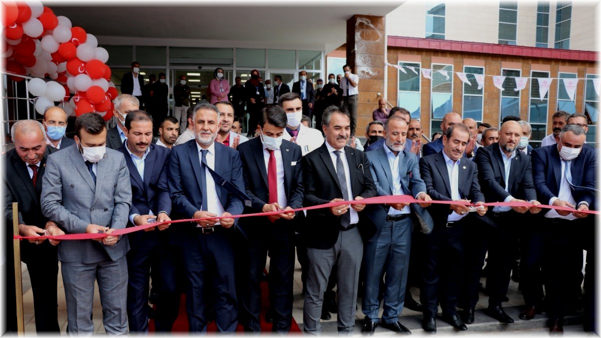 100 yataklı Ahlat Devlet Hastanesi’nin yeni hizmet binası törenle açıldı