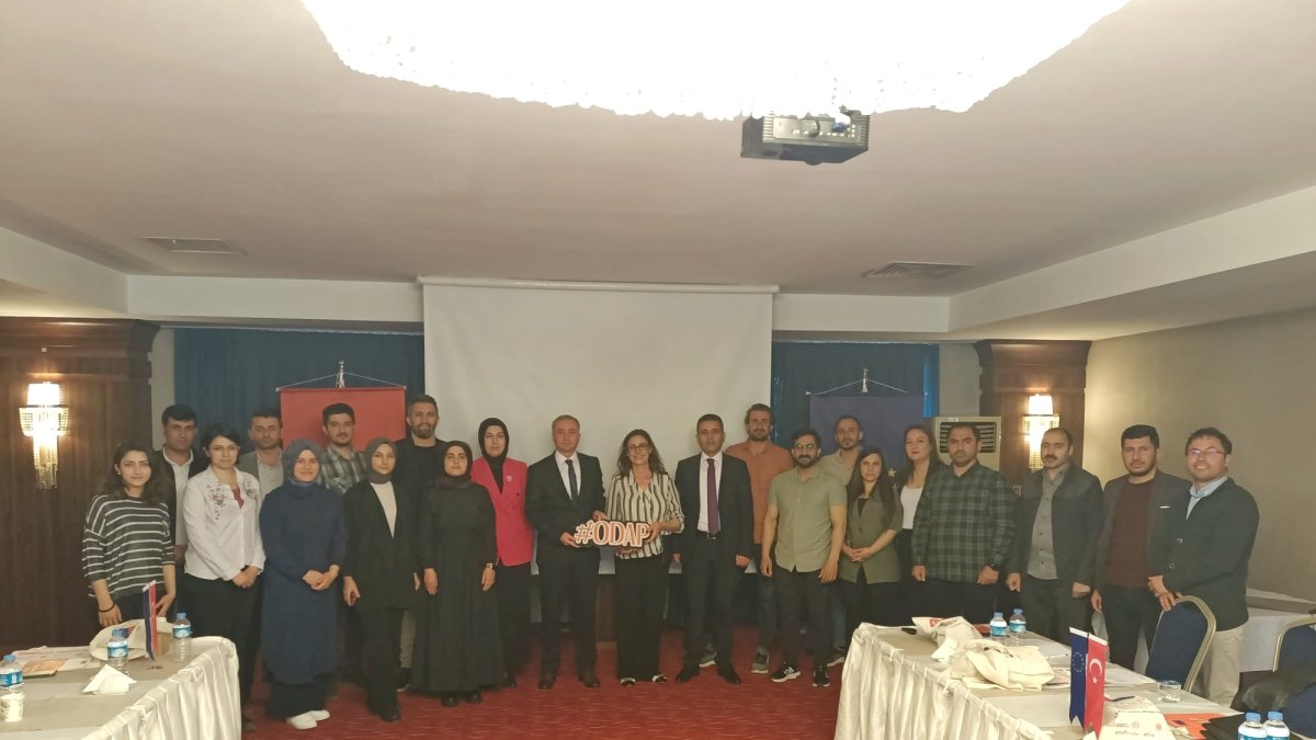 Ağrı'da 'Ortaöğretimde Devam ve Okullaşma Oranlarının Artırılması Projesi' değerlendirme toplantısı