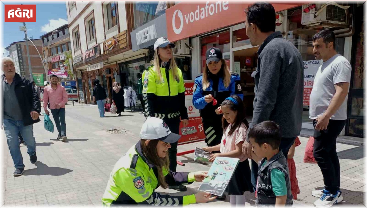 Ağrı'da Trafik Haftası'nda vatandaşlara bilgilendirme