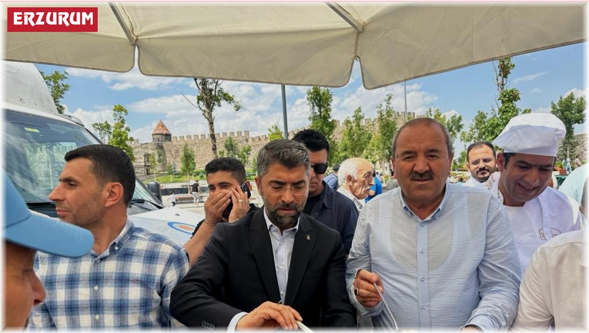 Ak Parti Erzurum İl Teşkilatı aşure dağıttı