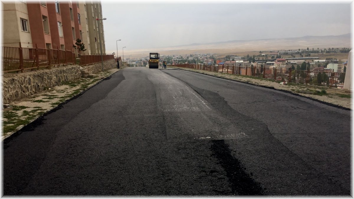 Atatürk Mahallesi sıcak asfalt yola kavuştu