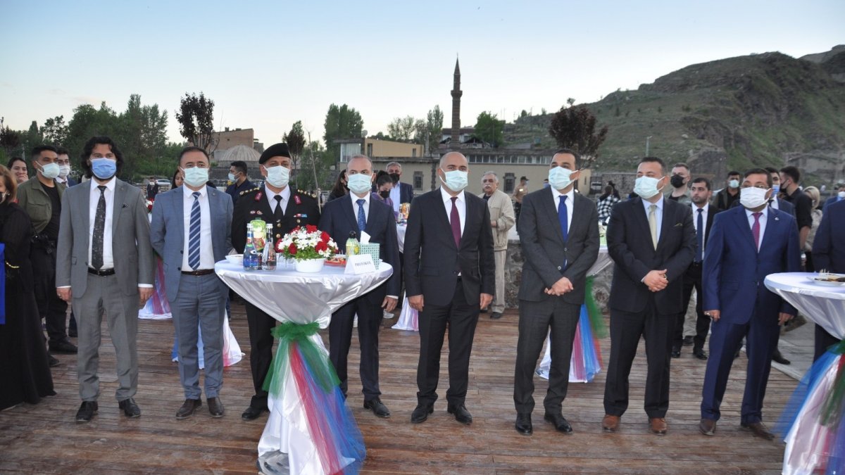 Azerbaycan Cumhuriyeti'nin 103. kuruluş yıl dönümü kutlandı
