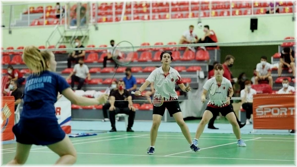Badmintonda Türkiye’nin en iyileri Erzincan’dan çıkıyor
