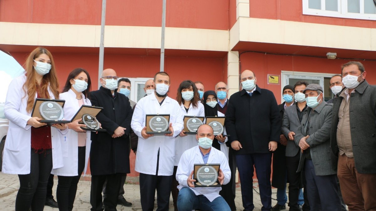 Başkan Orhan'dan sağlık çalışanlarına Kanser Haftası sürprizi