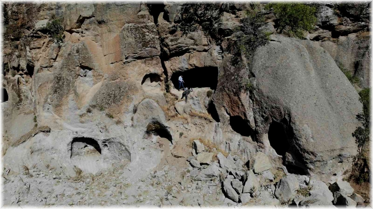Bingöl'de 7 odalı kaya kilisesi keşfedildi