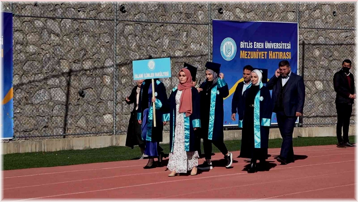 Bitlis Eren Üniversitesinde pandemiden sonra ilk mezuniyet