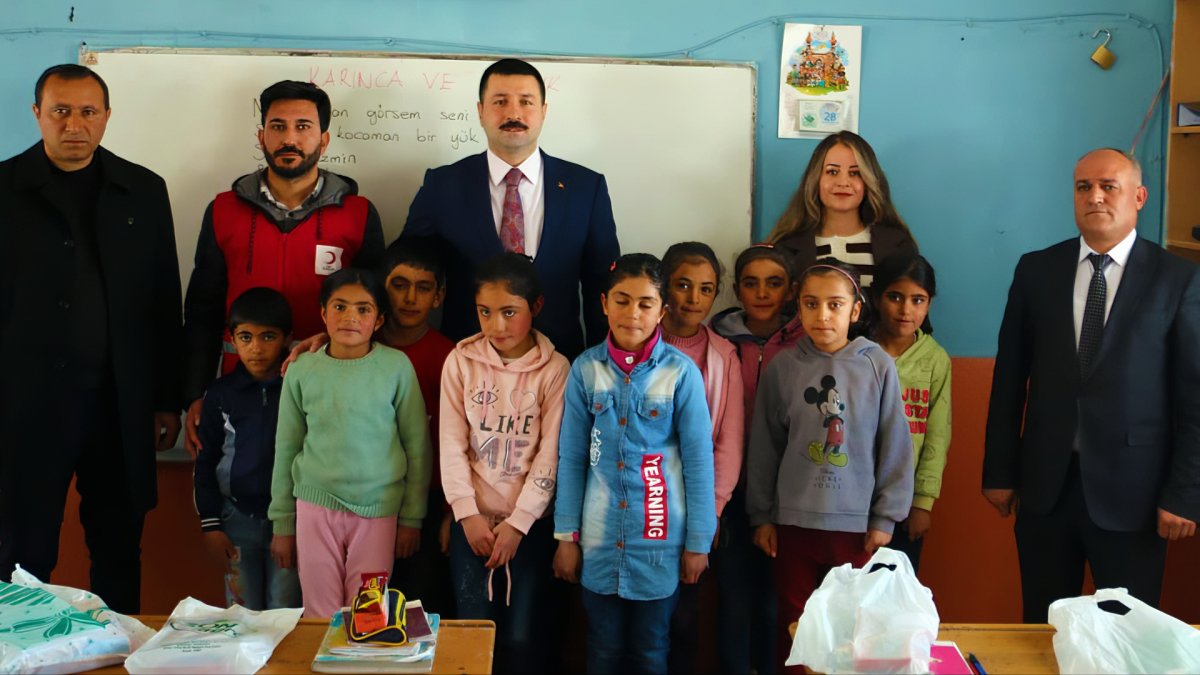 Diyadin Kaymakamı Mustafa Karali, Pirali Köyü İlköğretim Okulu'nu Ziyaret Etti