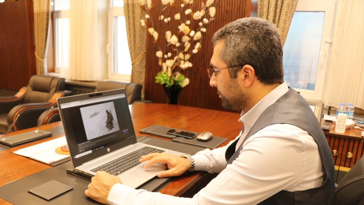 Edremit Belediye Başkanı Say, AA'nın 'Yılın Fotoğrafı' oylamasına katıldı