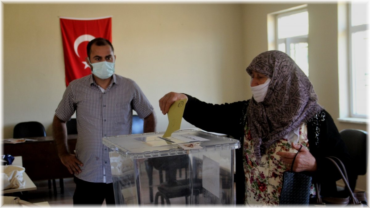 Elazığ'da bir köy mahalle olmak için referanduma gitti