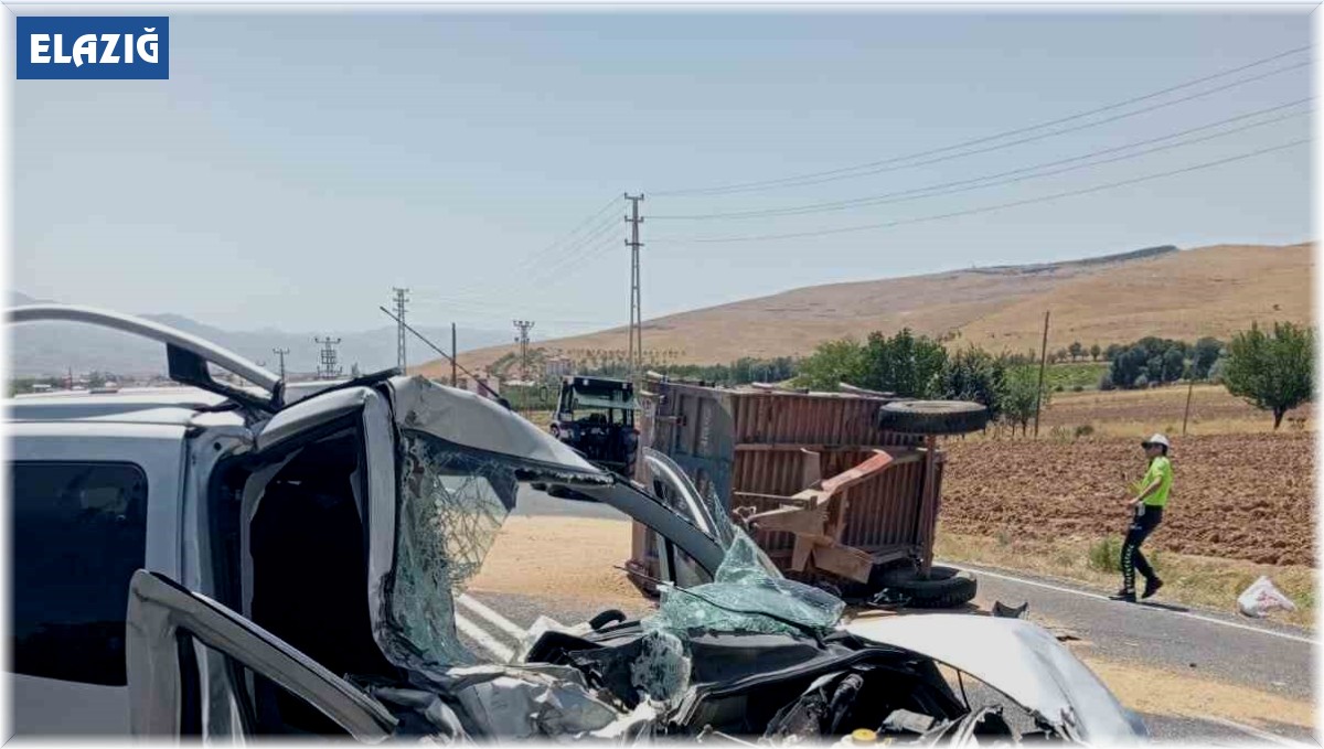 Elazığ'da hafif ticari araç ile traktör çarpıştı: 1'i ağır 5 yaralı
