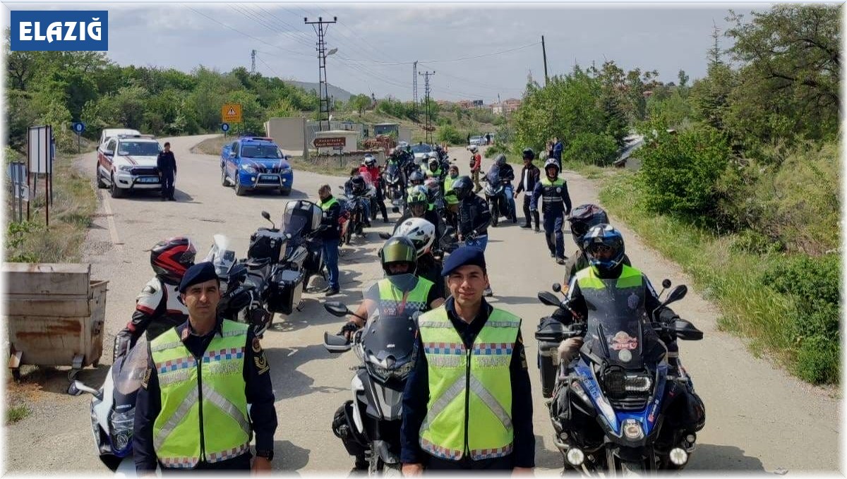 Elazığ'da jandarma, motosiklet sürücülerini bilgilendirdi