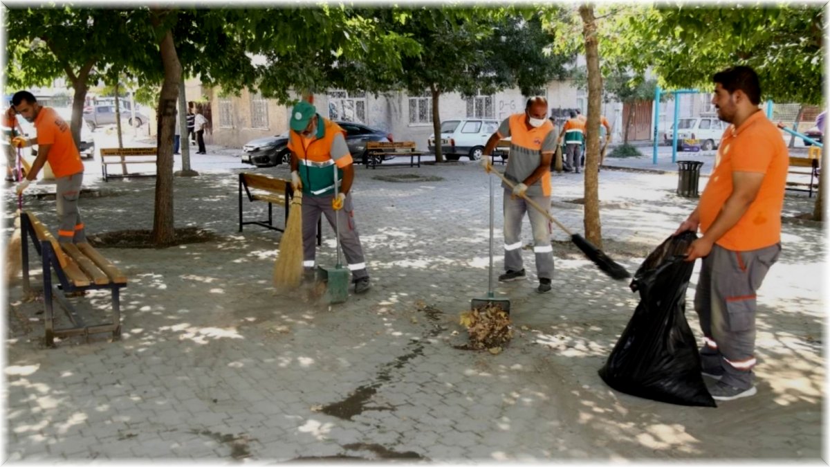 Elazığ'da temizlik çalışmaları sürüyor
