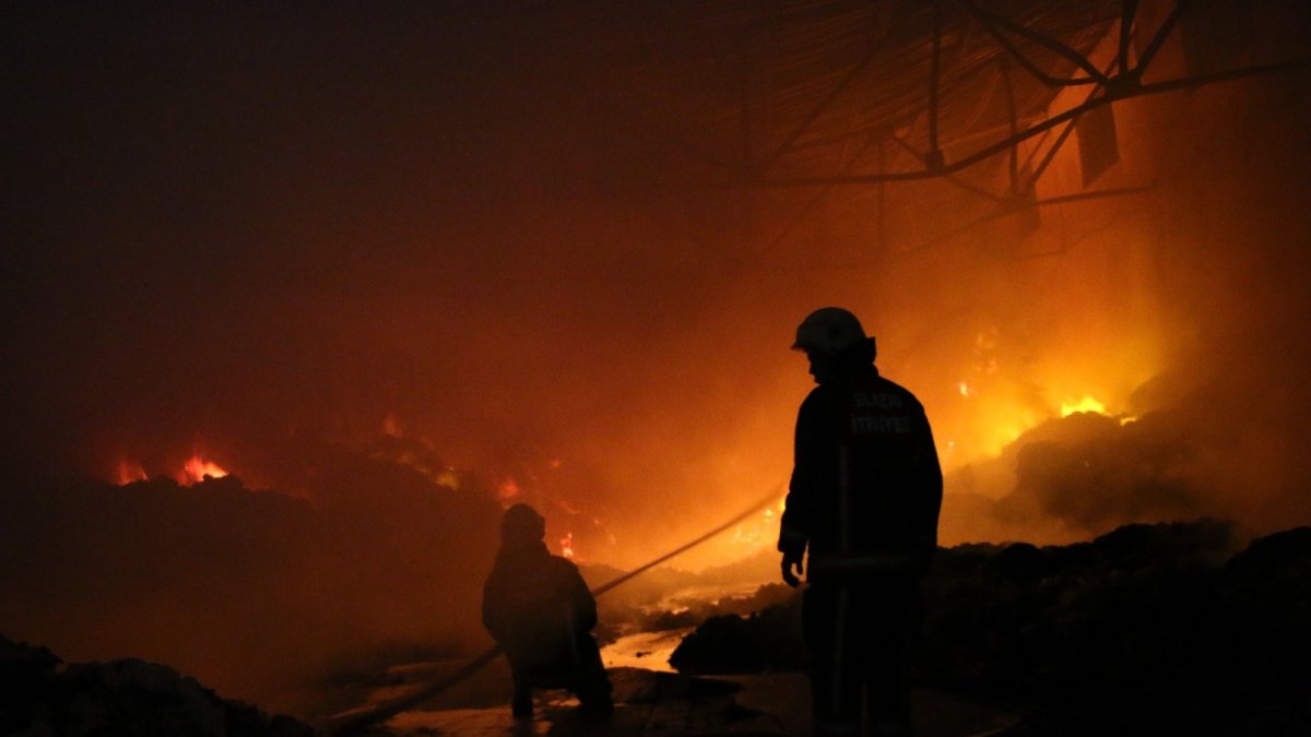 Elazığ OSB'deki tesis yangını 8 saatin sonunda söndürüldü, soğutma çalışmalarına başlandı