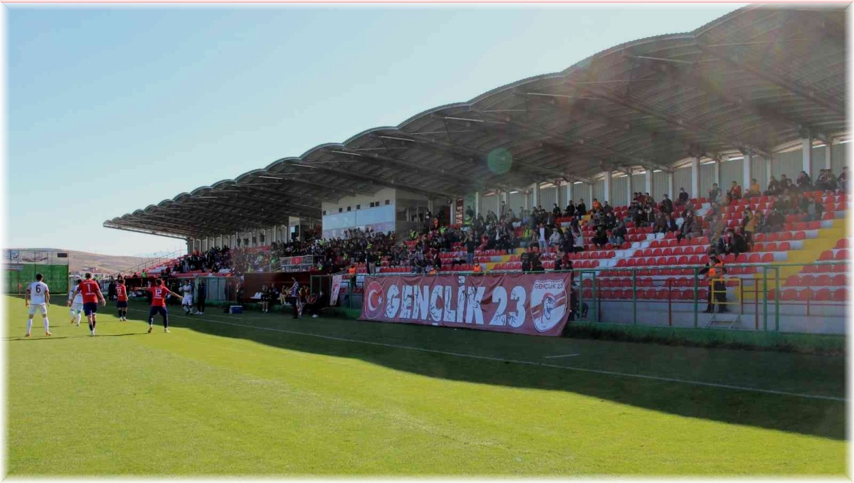 Elazığspor - Kahta 02 Spor maçını 600 biletli seyirci izledi