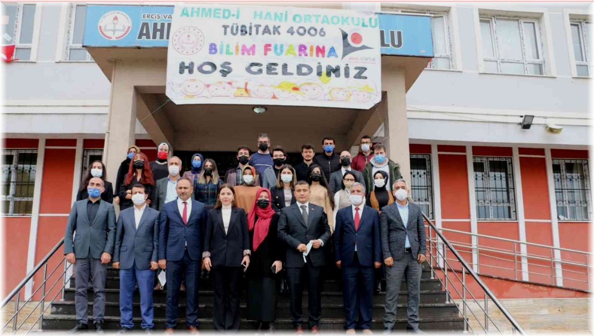 Erciş'te 'TÜBİTAK 4006 Bilim Fuarı' açıldı