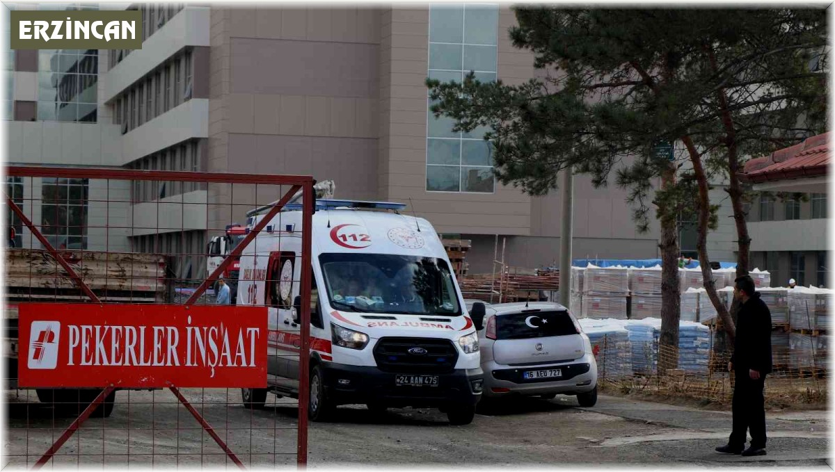 Erzincan'da yapımı devam eden hastane inşaatının 3'ncü katından düşen işçi yaralandı