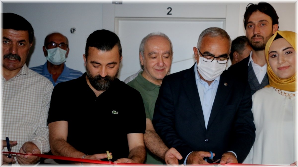 Erzincan'da yeni hizmete giren hukuk bürosunun açılışı gerçekleştirildi