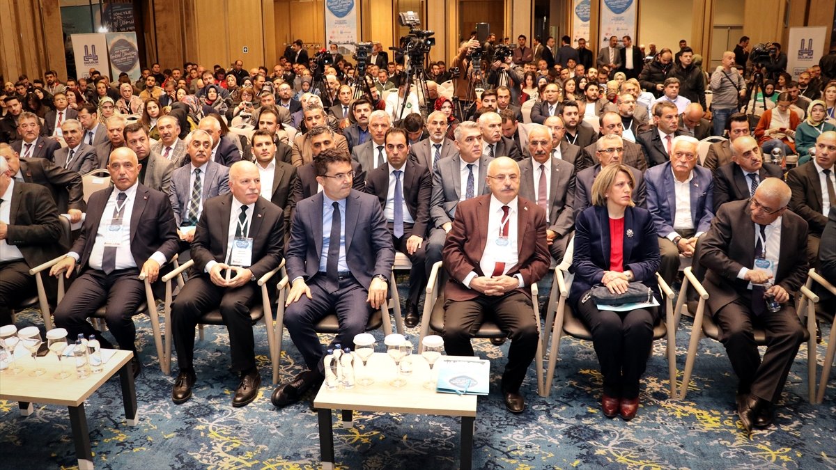 Erzurum'da 'Her Yönüyle Kentsel Dönüşüm ve Akıllı Şehirler Zirvesi' toplantısı düzenlendi