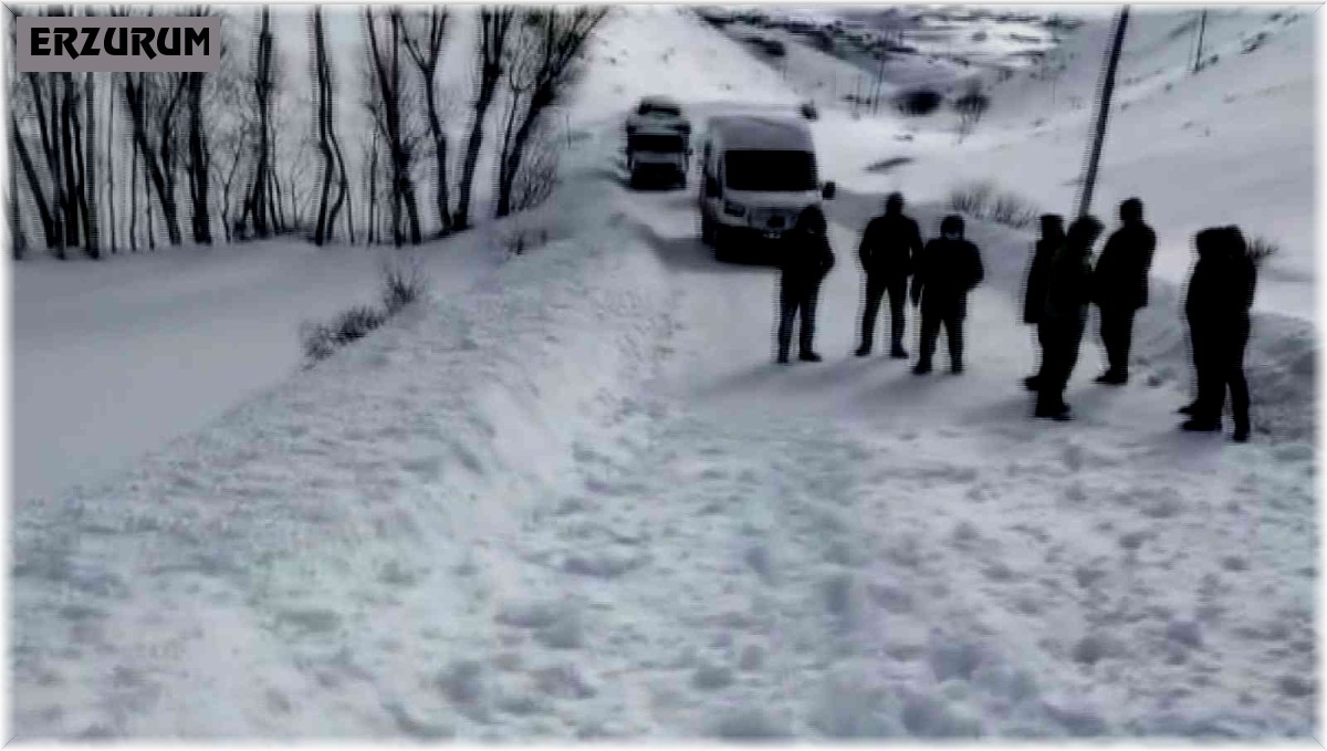 Erzurum'da üçüncü çığ, 10 araç mahsur kaldı