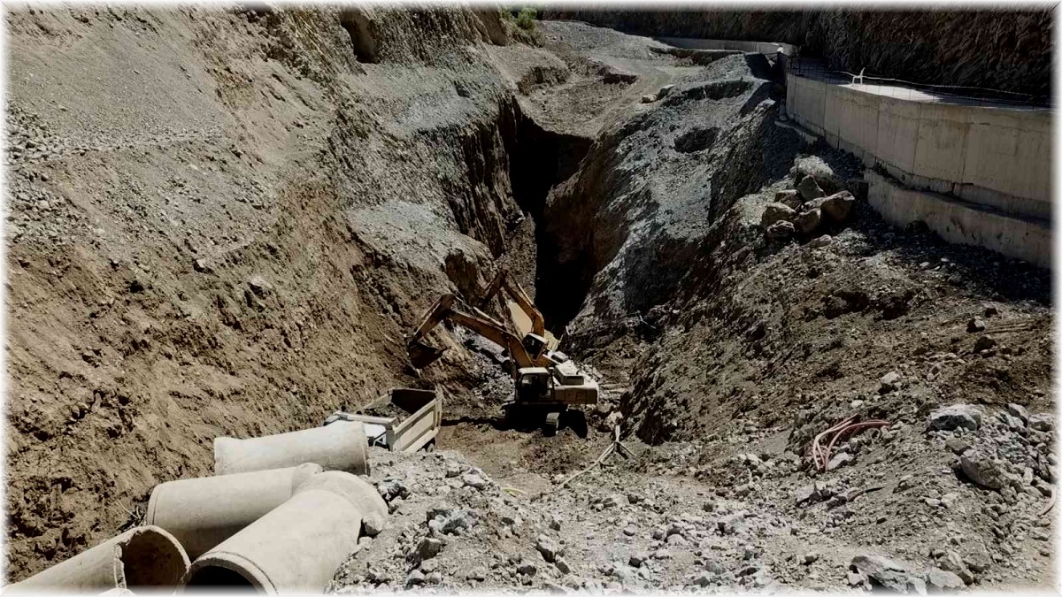 Erzurum Uzundere Barajı'nda çalışmalar aralıksız devam ediyor