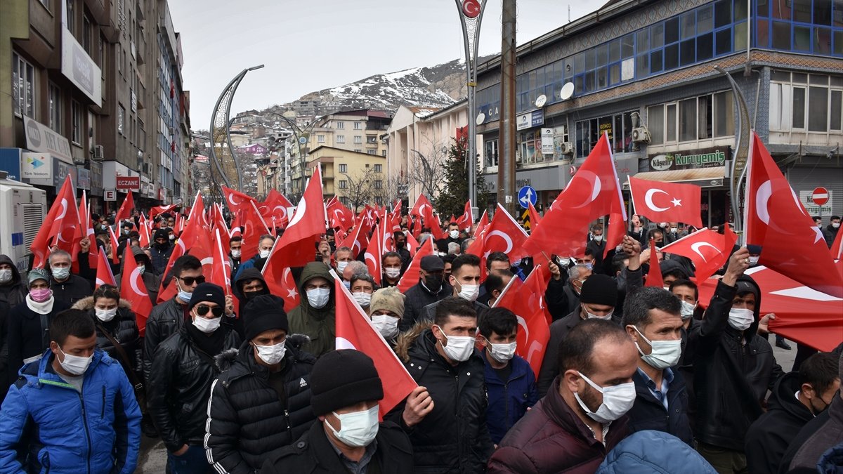 Gara'da 13 Türk vatandaşının şehit edilmesine Hakkari'de tepki gösterildi