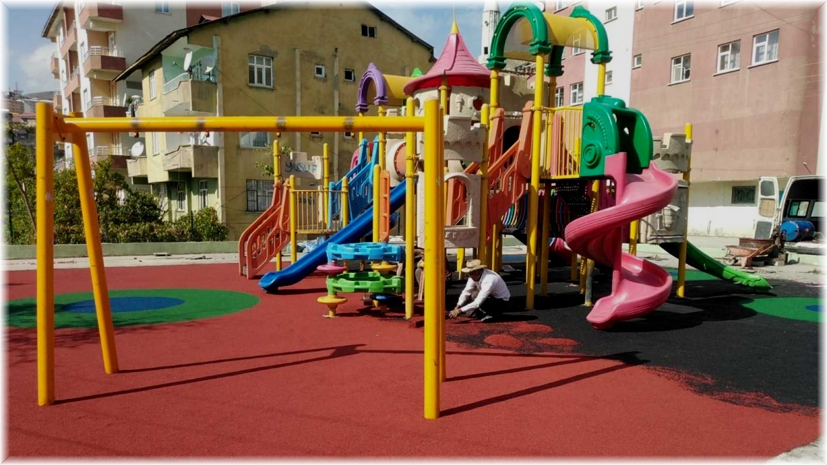 Hakkari'de çocuk oyun parkları onarıldı