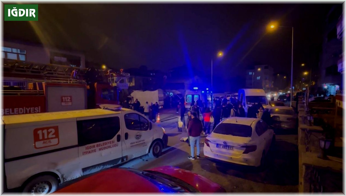 Iğdır'da minibüs ile kamyonet çarpıştı: 13 yaralı