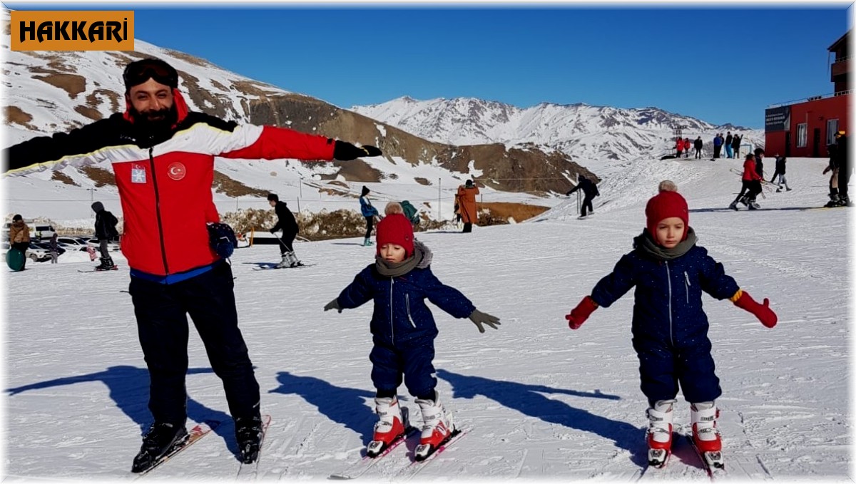 İkizlerin kayak keyfi