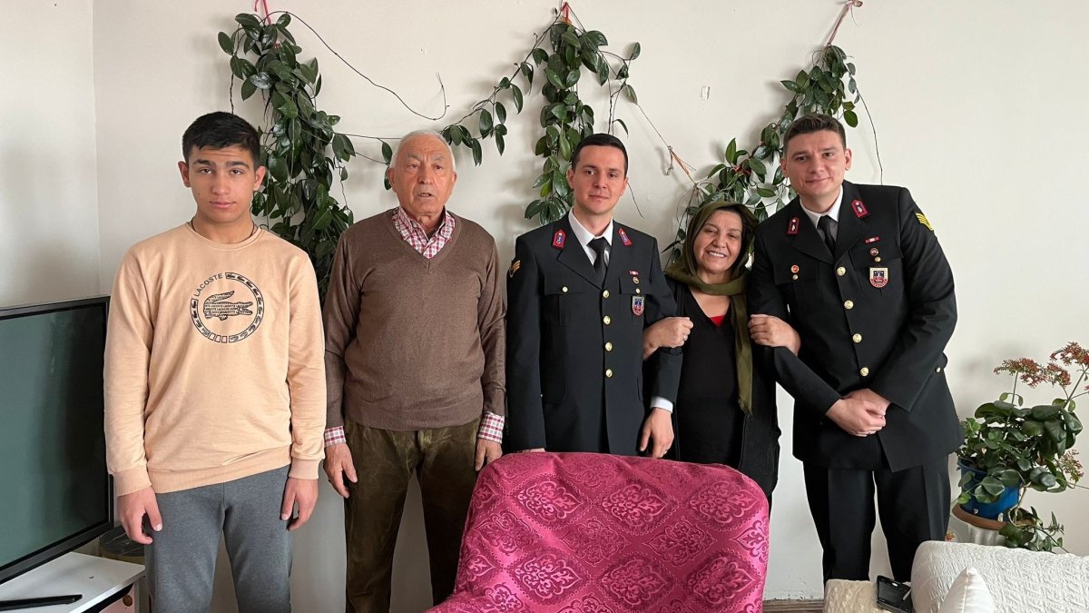 Jandarma, bayramda şehit ailelerini unutmadı