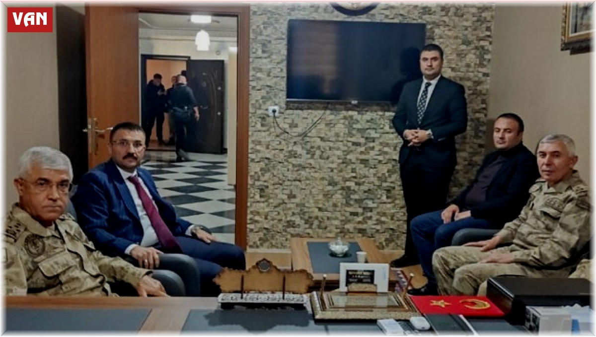 Jandarma Genel Komutanı Çetin, Van'da kanaat önderiyle buluştu