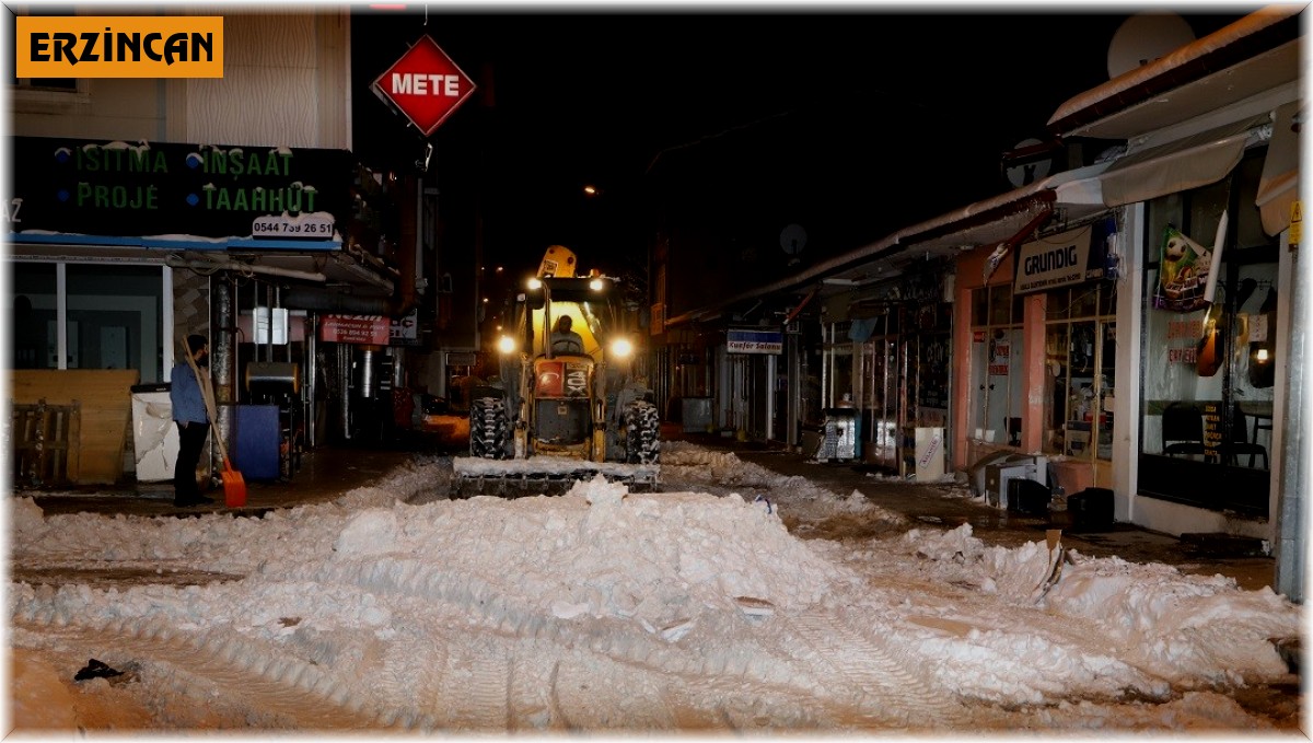 Kar yığınları şehir merkezi dışına taşınıyor
