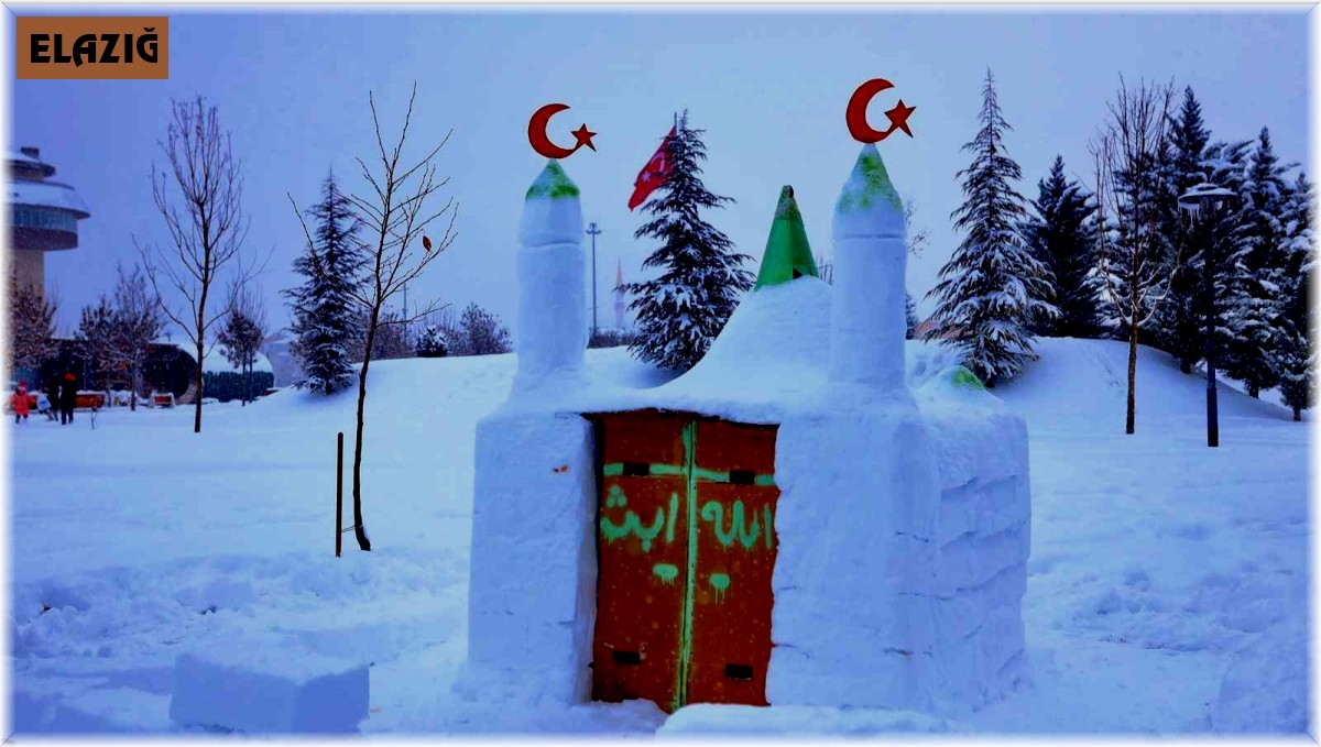 Kardan cami yapıp minaresine ay yıldız yerleştirdiler