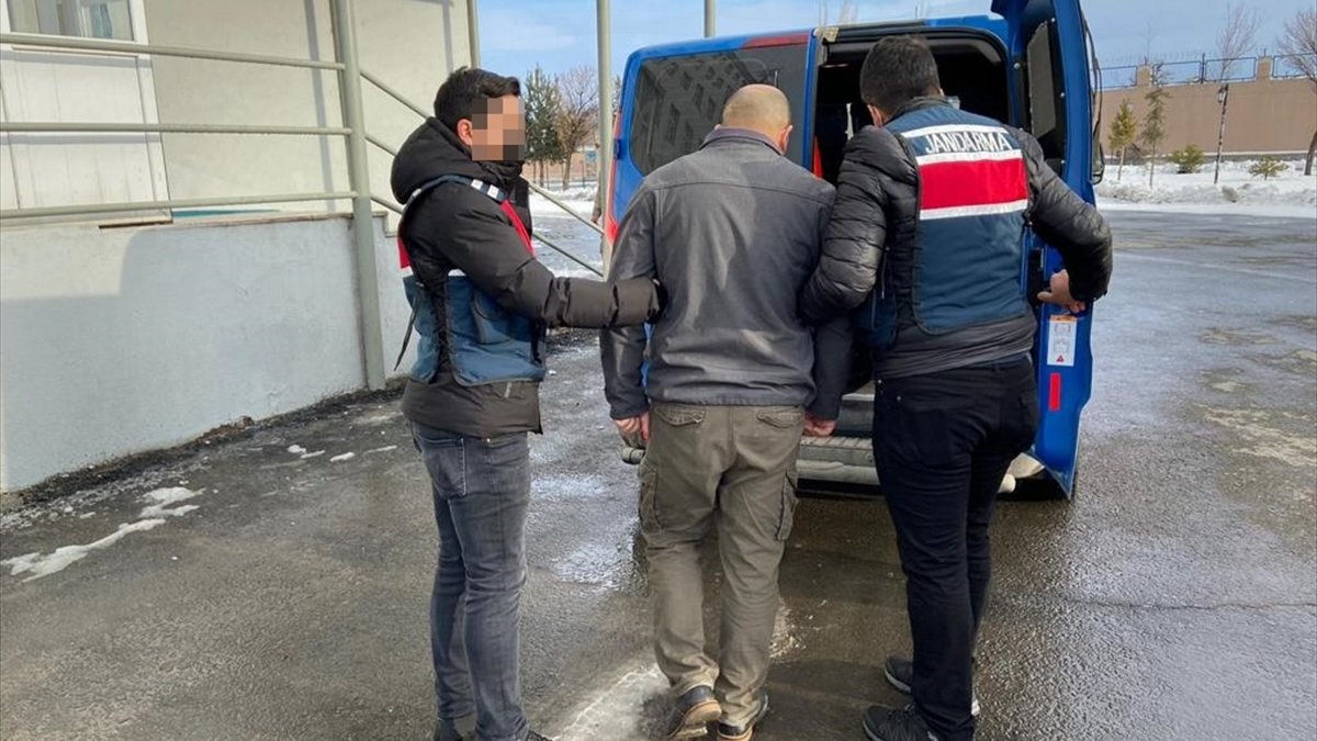 Kars'ta 4 yıldır aranan cinayet zanlısı Ağrı'da ahırda yakalandı