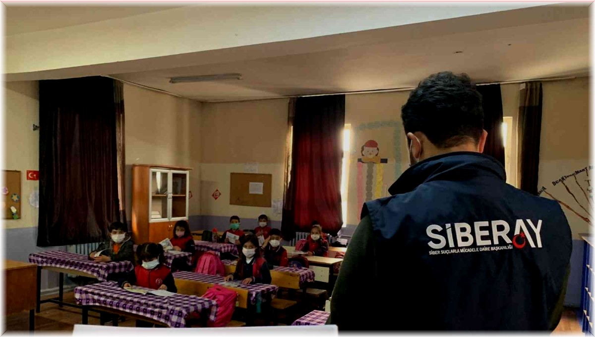 Kars'ta polis çocukları bilgilendiriyor