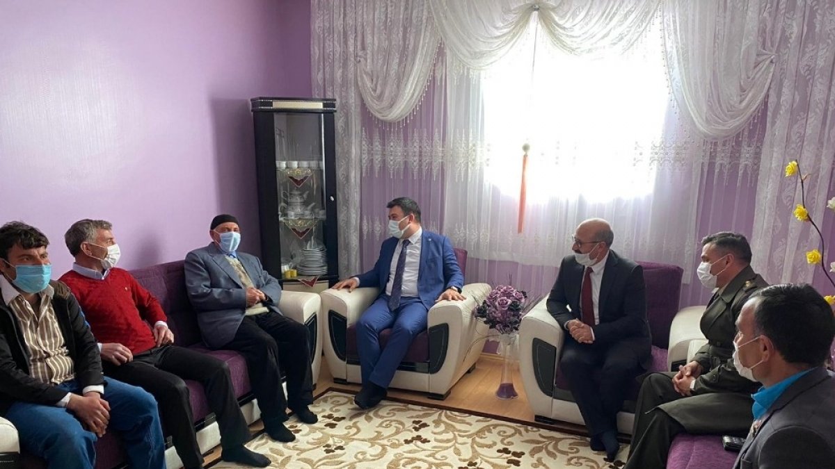 Kaymakam Dertlioğlu ve Başkan Sağlam'dan şehit ailelerine ziyaret