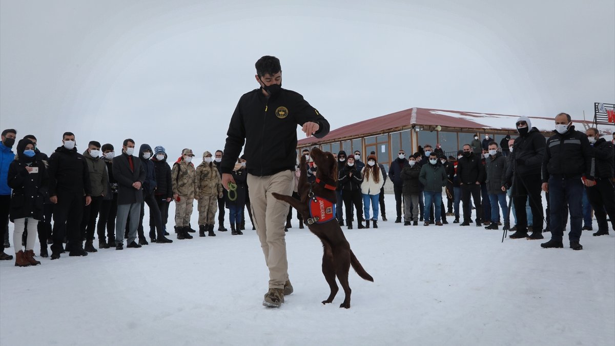 Mehmetçik, Hesarek Kayak Merkezi'nde öğrenciler için etkinlik düzenledi