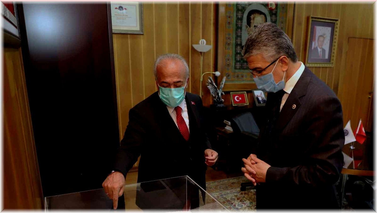 MHP Genel Başkan Yardımcısı Aydın'dan Rektör Çomaklı'ya ziyaret