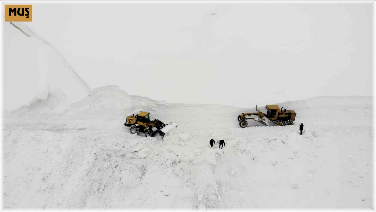 Muş'ta kar kalınlığının 3 metreyi geçtiği bölgede genişletme çalışması başlatıldı