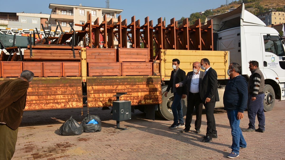 Ordu Büyükşehir Belediyesinden Şemdinli Belediyesine malzeme desteği