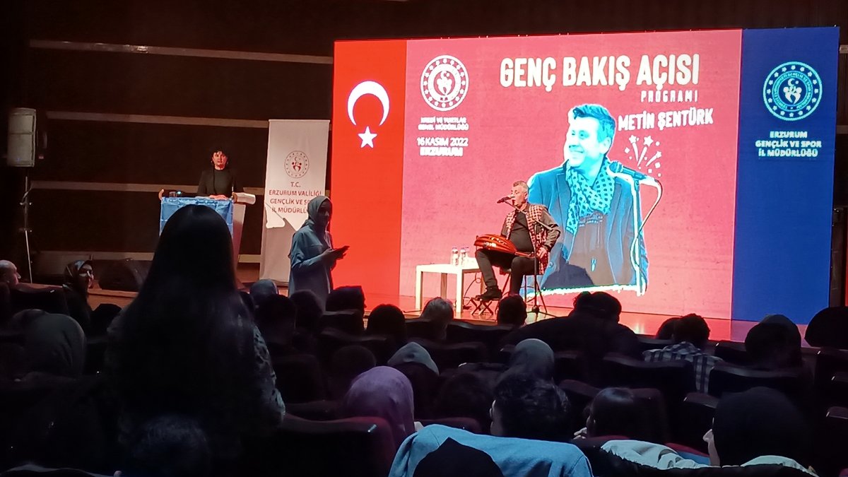 Sanatçı Metin Şentürk Erzurum'da üniversite öğrencileriyle buluştu