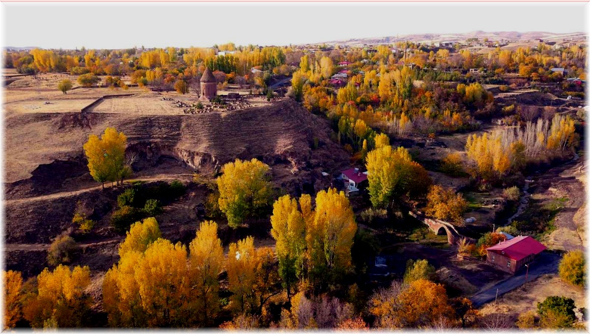 Tarihi şehir Ahlat'ta sonbahar manzaraları görenleri mest etti