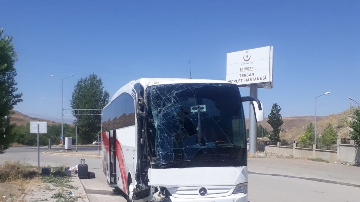 Tercan'da trafik kazası: 26 hafif yaralı