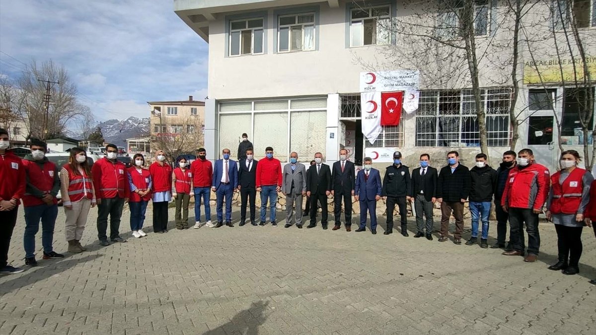 Türk Kızılayı Elazığ'da ihtiyaç sahipleri için 'Sosyal Market' açtı
