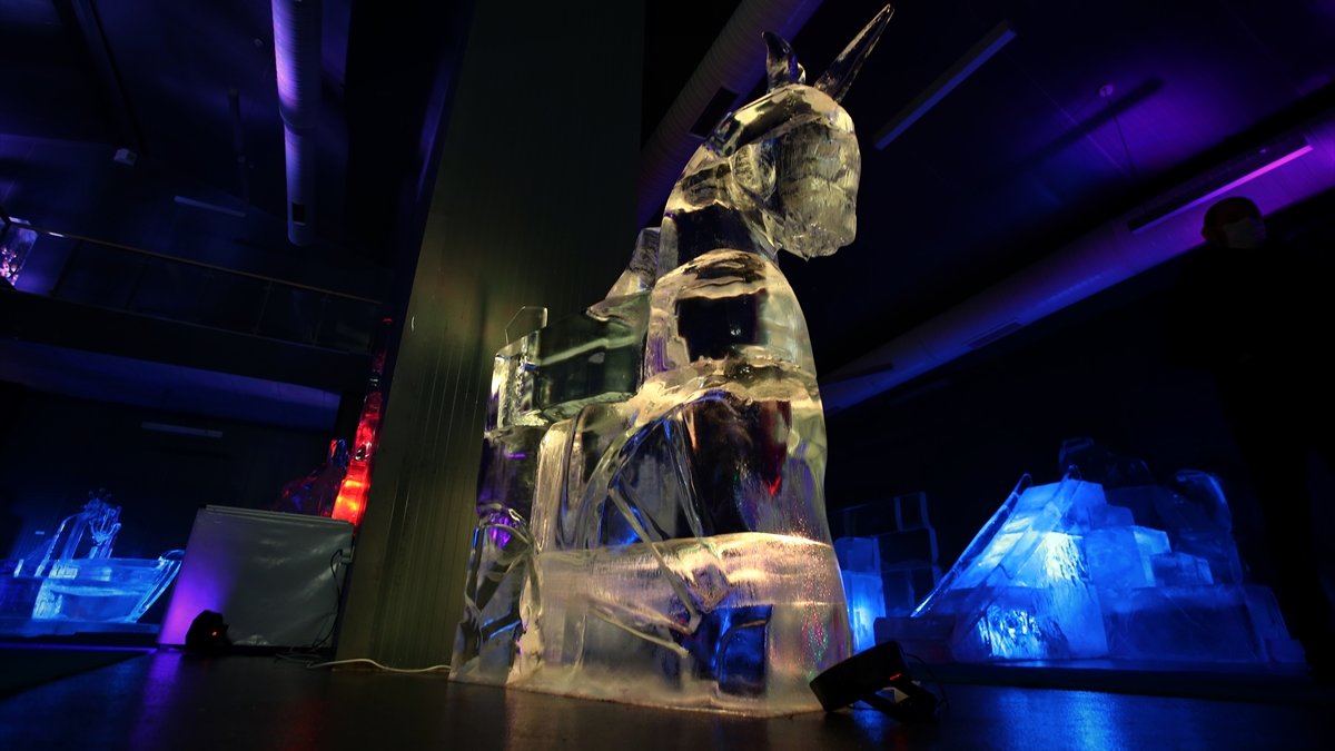 'Türkiye'nin tek buz müzesi' ziyaretçilerini adeta kutuplarda gezintiye çıkarıyor