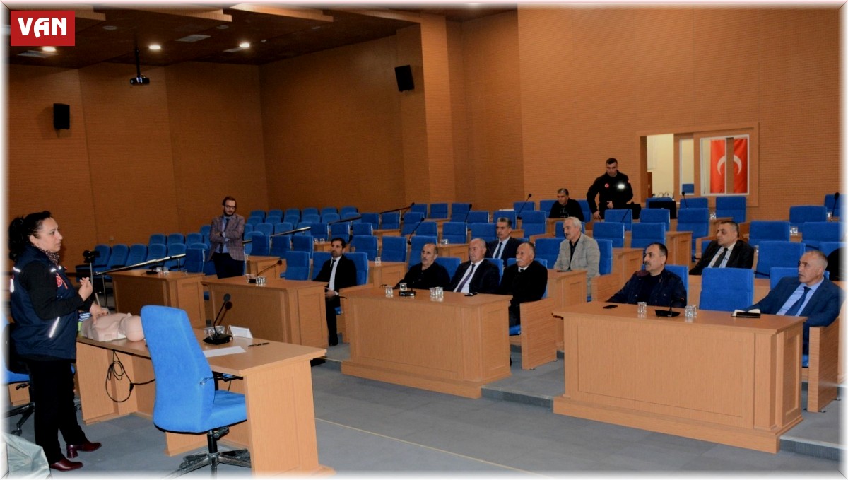 Tuşba Belediyesi personeline 'Afetlerde Temel İlk Yardım Uygulamaları' eğitimi