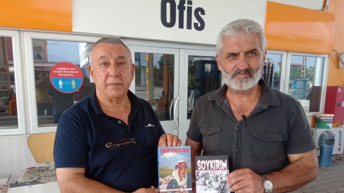 Ünsal, 'Yüreğim İrevan'da kaldı' romanını Alkazak'a hediye etti