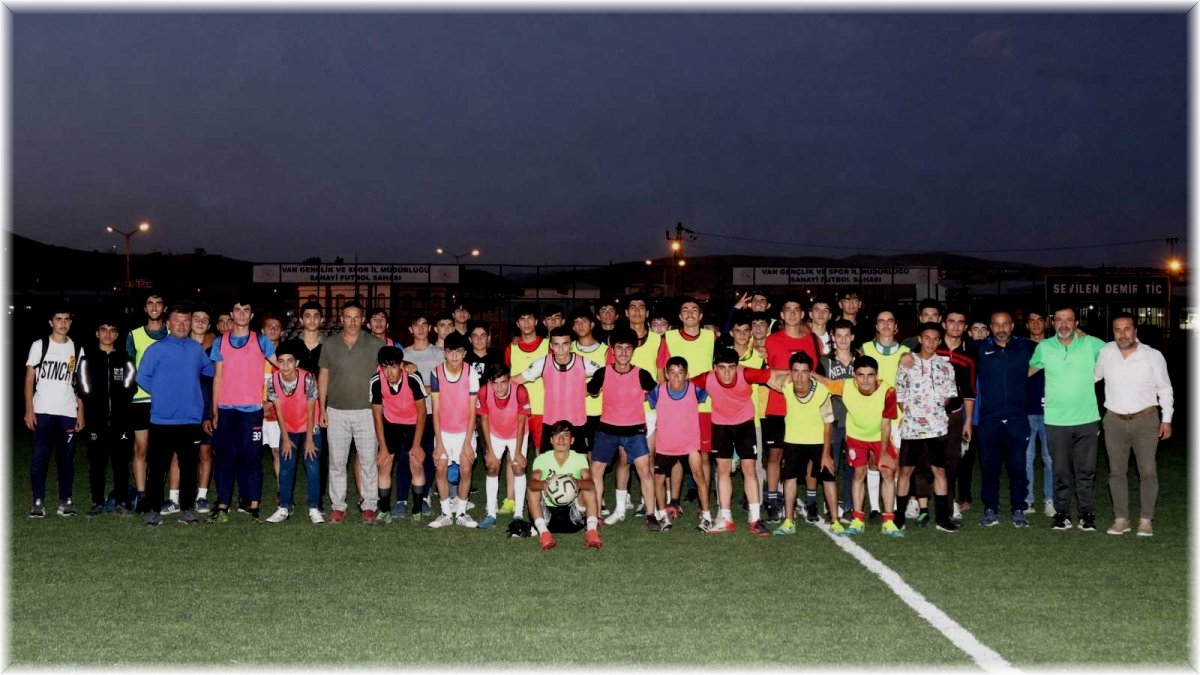 Van Büyükşehir Belediye Spor Kulübü'nün futbol takımları çalışmalara başladı