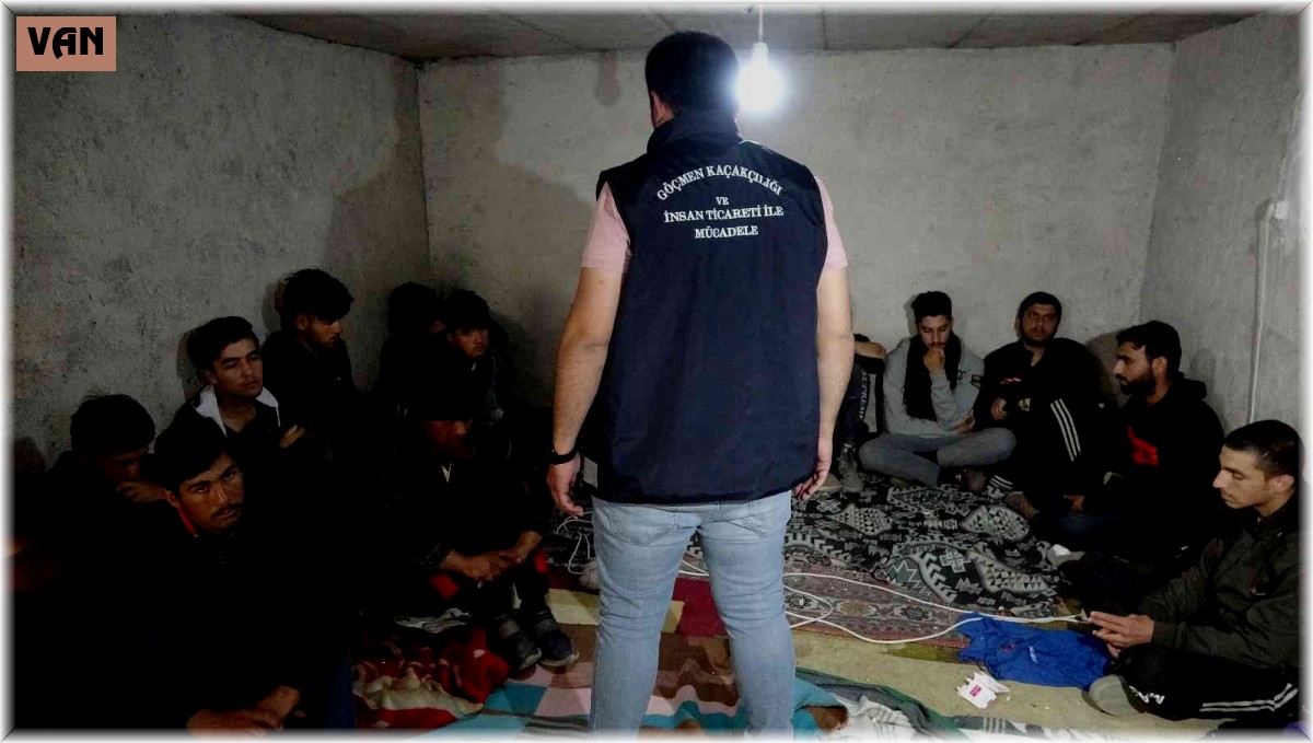 Van'da bir evin bodrumunda 24 düzensiz göçmen yakalandı